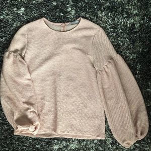 Blouse w/ balloon sleeves